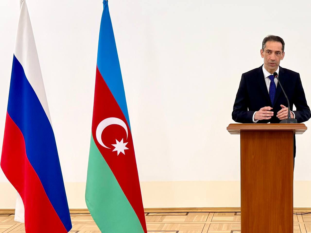 Azərbaycanın Rusiyadakı Səfirliyində səfir Rəhman Mustafayev ilə Moskva və Moskva vilayətindəki Azərbaycan tibb ictimaiyyətinin nümayəndələri arasında görüş baş tutmuşdur Xeber basligi